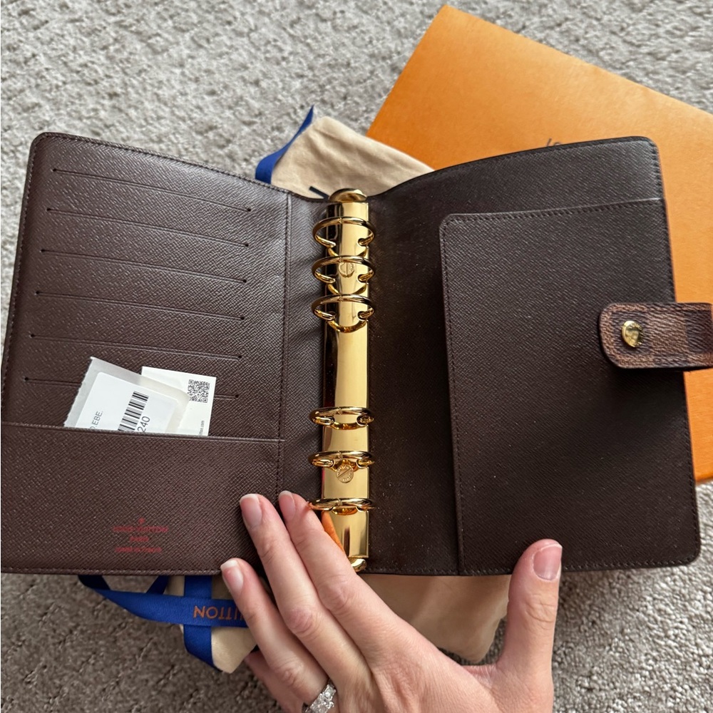 Louis Vuitton Medium Ring Agenda Cover - Picture 4 of 10